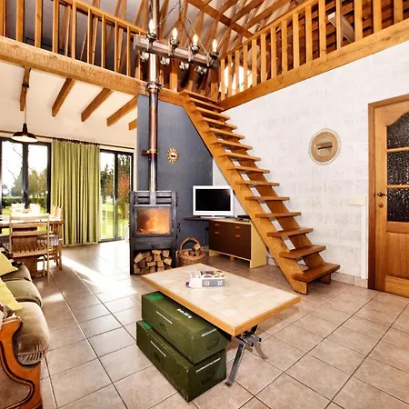 In Peaceful Setting And Large Garden Dom wakacyjny Rendeux