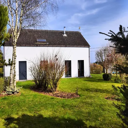 Dom wakacyjny In Peaceful Setting And Large Garden Rendeux