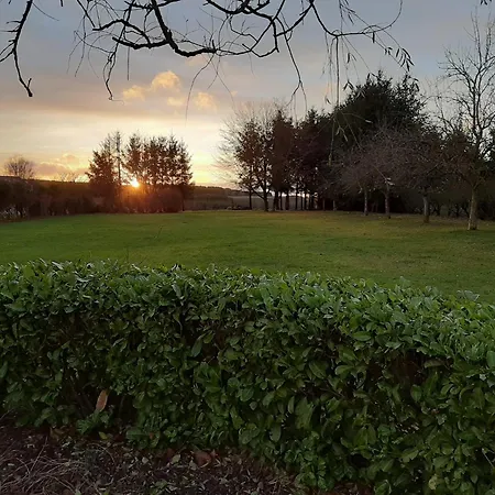 In Peaceful Setting And Large Garden 別荘