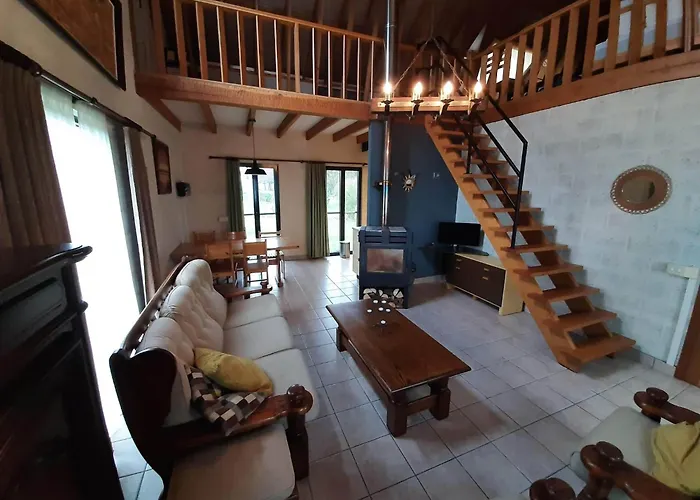 In Peaceful Setting And Large Garden Дом отдыха