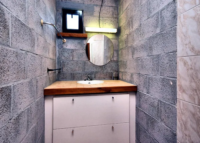 In Peaceful Setting And Large Garden * Рандё