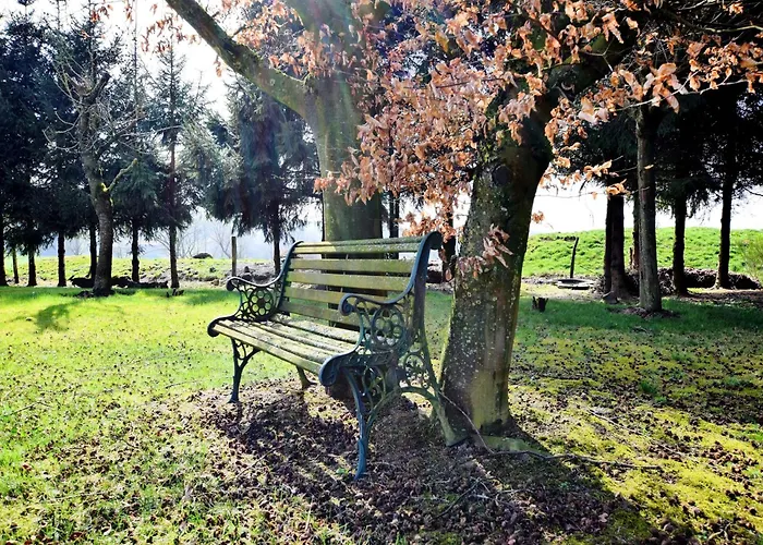 In Peaceful Setting And Large Garden Дом отдыха