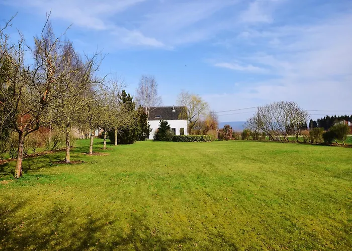 In Peaceful Setting And Large Garden Дом отдыха